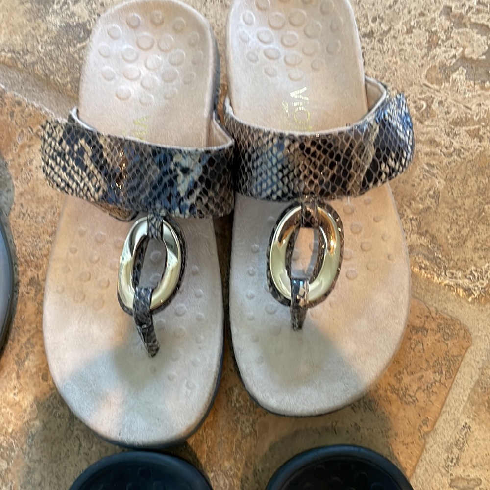 Vguc Vionic Sandals - image 4